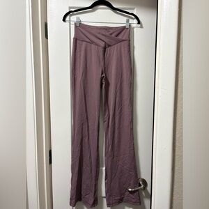 High-Rise V-Waist flare leggings